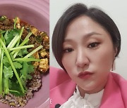 '싱글맘' 김현숙, 배달 음식 지겨워 직접 '마파두부' 만들어먹는 '요리왕'