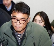 김건모, 유흥업소 여성 성폭행 혐의 벗었다..검찰 "혐의없음"