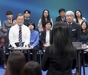 국민과의 대화 '득'될까 '독'될까..文대통령, '열공'모드