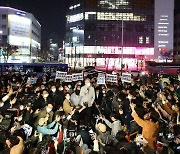 대전 시민들 앞에서 연설하는 이재명 후보