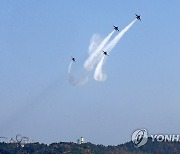 포항 상공 나는 블랙 이글스