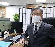 '디씨' 등장한 '갤주' 이재명 "청년들의 합리적인 선택 되겠다"