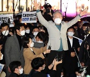 "민주당, 고인물 게으른 기득권"..이재명 고개 숙인 이유