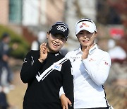 [포토] 이소미와 김지영2 '어머, 우리 사진 찍자'