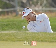 [포토]김지영 '정확한 벙커샷으로 붙인다'