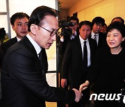 '박근혜도 MB 안 도왔다'던 홍준표 "착각, 朴 지원 유세..이후 朴 '속았다'"