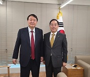 교총회장, 尹 후보와 간담.."정권말 교육 '대못' 중단돼야"