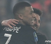 음바페와 프랑스 리그 첫 득점 기뻐하는 메시