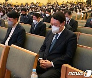 尹 "김한길, '새시대준비위원회' 맡는다"..金 "정권교체 힘 보태겠다"