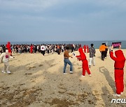 '오징어 성지' 강릉은 지금..오징어게임 모티브 행사 봇물