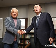 尹, '3金 선대위' 관철..'0선 한계' 우려 딛고 반문 정치인 결집