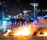 "재봉쇄도 백신도 싫다"..유럽·호주, '방역 강화' 맞서 격렬 시위