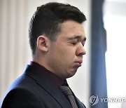 "사법시스템의 실패"..'인종차별 항의 시위대' 2명 사살한 美 10대, 무죄 논란