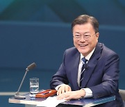 "한국은 자부심 가질만한 나라".. 文, 국민과의 대화 마지막 발언