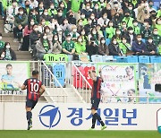[GOAL LIVE] '친정팀 전북 상대로 첫 골' 라스, 노 세리머니로 예우