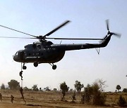 고조되는 미얀마 내전의 징후.. 헬리콥터 공격·'인간방패'도 활용