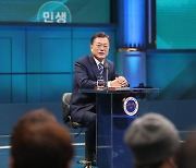 문 대통령 "문화예술 활성화·손실회복 위해서도 노력"