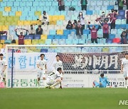 선두 전북, 수원FC에 2-3 패배..우승경쟁 오리무중