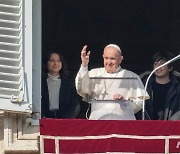 교황, 청소년들에게 "사회의 비판적 양심 돼라" 촉구