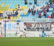 '전반에만 2실점' 전북, 수원FC에 2-3 패배..불안한 선두