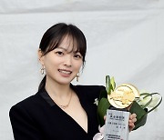 천우희, '비와 당신의 이야기'로 황금촬영상 여우주연상