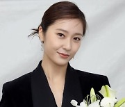 정수정, 스크린 데뷔작 '애비규환'으로 '황금촬영상' 인기상 수상