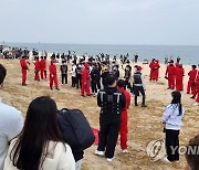 강릉 해변서 열린 '오징어 게임'