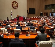 與, 尹선대위 인선 "퇴행적" 비판.."우린 젊고 참신한 세력으로"