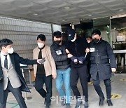 (영상)고개 숙인 채 '침묵'..'신변보호女 스토킹 살해' 30대男 영장심사 출석