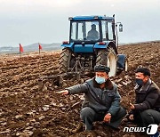 내년 농사 준비하는 북한 농촌.."5개년 계획 두 번째 해"