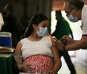 "코로나 감염 임신부 사산 확률 최대 4배..백신 접종 필요"