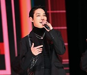 SF9 주호, '갈비뼈 부상 딛고 무대' [사진]