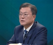 '선별지원' 손 든 문 대통령.."부동산 문제 아쉬워"