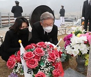 이재명 "北 도발, 용인 안 해".. 윤석열 "文정부, 일자리 파괴"