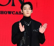 SF9 주호 "가벼운 갈비뼈 부상, 치료 열심히 받고 있다"