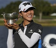 올해 LPGA 최저 평균 타수 1위..'베어 트로피' 든 리디아 고