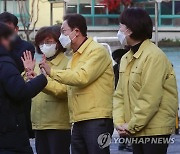 금양초 찾은 유은혜 장관과 조희연 교육감