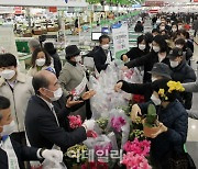 [포토] 농협, 화훼농가 살기기 '꽃 소비촉진 홍보'