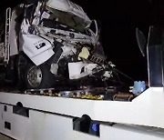 천안논산고속도로 트럭 추돌사고..60대 운전자 사망