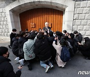 노태우 때와 달랐다..與野 대선주자·당대표 '전두환 조문' 안한다