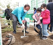 쓰레기산·석탄발전 뿌리 걷어낸 마포, 도심숲으로 'ESG 새 뿌리'