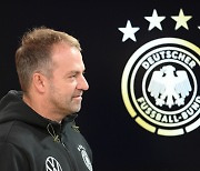 '28세에 은퇴한 무명 선수 출신 감독' 플릭, 독일 축구 부활을 이끌다