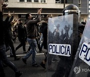 APTOPIX Spain Workers Protest