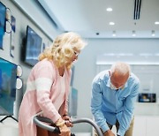 노인들의 집안일, 머리·다리 건강과 낙상 예방에 큰 도움(연구)