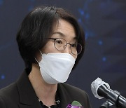 알뜰폰 천만 가입 달성 기념식서 격려사 하는 임혜숙 장관