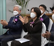 알뜰폰 천만 가입 달성 기념식 참석한 임혜숙 장관