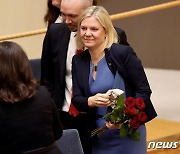 스웨덴 최초 여성 총리, 취임 몇 시간 만에 사임