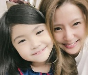 ♥주영훈 유전자는 어디갔나..이윤미, '엄마 닮아 예쁜 딸'과 셀카 공개