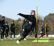 여자축구 벨 감독 한국어로 "얘들아 좋아요", 지소연은 성대모사