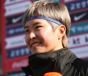 여자축구 벨 감독 한국어로 "얘들아 좋아요", 지소연은 성대모사